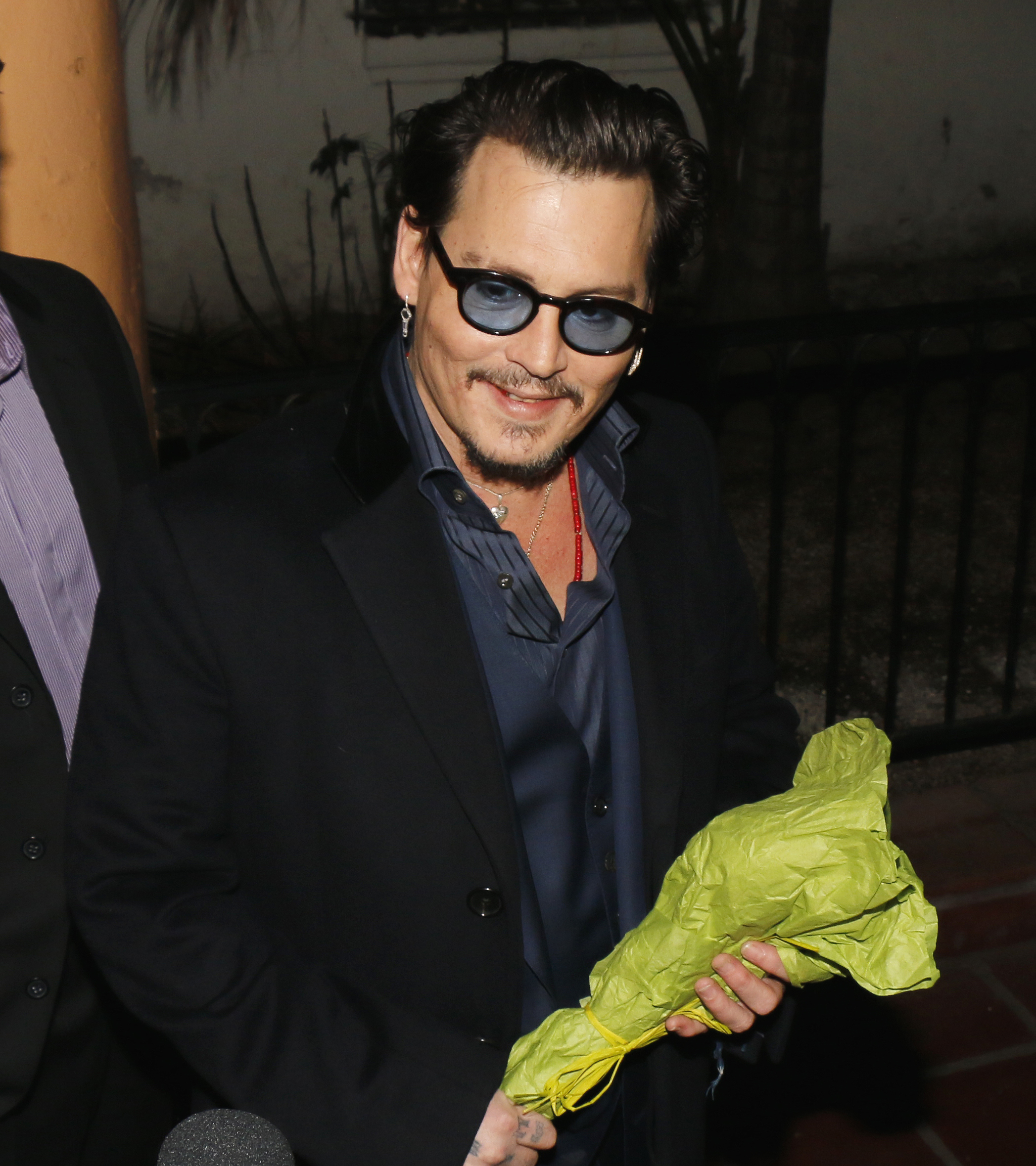 Johnny Depp and Amber Heard- Whats Eating Johnny Depp>???_MHD | My HollywoodDaily.Com2094 x 2358