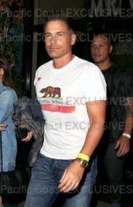 EXCLUSIVE: Rob Lowe flashes the guns in a California Republic white tee as the actor leaves celebrity haunt Mr. Chow solo in Beverly Hills. Los Angeles, California - Saturday September 9, 2017. Photograph: © MHD, PacificCoastNews. Los Angeles Office (PCN): +1 310.822.0419 UK Office (Avalon): +44 (0) 20 7421 6000 sales@pacificcoastnews.com FEE MUST BE AGREED PRIOR TO USAGE
